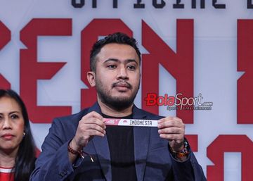 Anggota Komite Eksekutif (Exco) PSSI, Muhammad, sedang melakukan drawing Piala AFF U-16 2024 di Kawasan Jakarta, Senayan, Jakarta, Kamis (30/5/2024).