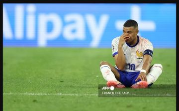 Kylian Mbappe mengalami cedera patah hidung dalam laga timnas Prancis vs Austria di Grup D EURO 2024, Senin (17/6/2024) di Duesseldorf.
