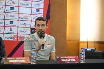 Pelatih timnas U-16 Singapura, Angel Toledano Flores saat menghadiri konferensi pers ASEAN CUP U-16 2024 di Hotel Solo Paragon, Solo, Kamis (20/6/2024).