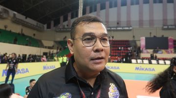 Manajer Jakarta LavAni Allo Bank Electric, Ossy Dermawan, saat ditemui BolaSport.com di GOR Jatidiri, Semarang, Minggu, 14 Juli 2024