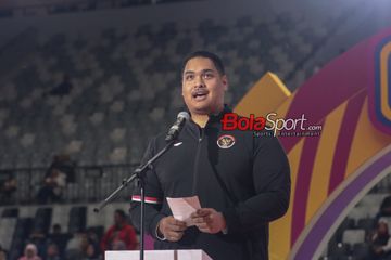 Menteri Pemuda dan Olahraga Republik Indonesia, Dito Ariotedjo, sedang memberikan sambutan di Indonesia Arena, Senayan, Jakarta, Minggu (21/7/2024) malam.
