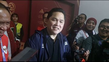 Ketua Umum PSSI Erick Thohir saat memberi keterangan kepada awak media di Stadion Gelora Bung Tomo, Surabaya, Senin (29/7/2024).