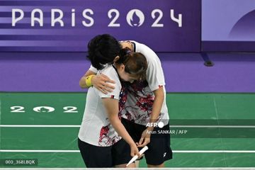 Ganda campuran Korea Selatan, Kim Won-ho/Jeong Na-eun menangis haru setelah lolos final dengan menang dramatis atas senior mereka, Seo Seung-jae/Chae Yu-jung di semifinal Olimpiade Paris 2024 di Porte de La Chapelle Arena, Prancis, Kamis (1/8/2024).