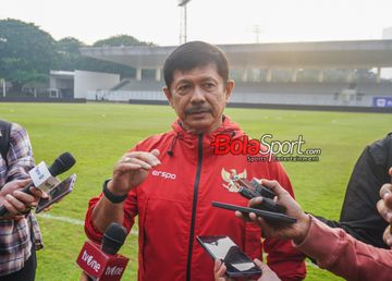 Pelatih timnas U-20 Indonesia, Indra Sjafri, sedang memberikan keterangan kepada awak media di Stadion Madya, Senayan, Jakarta, Sabtu (17/8/2024) pagi.