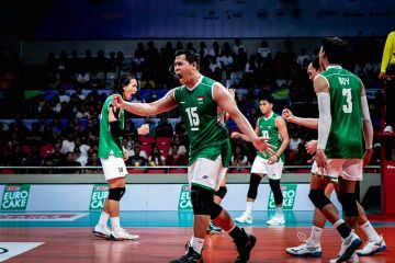 Selebrasi kapten timnas voli Indonesia, Dio Zulfikri, saat menghadapi Vietnam pada pertandingan leg pertama SEA V League 2024 di Manila, Filipina, 18 Agustus 2024.