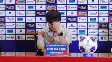 Pelatih timnas Indonesia, Shin Tae-yong, saat menghadiri sesi jumpa pers di Media Center Stadion Utama Gelora Bung Karno, Senayan, Jakarta, Selasa (10/9/2024).