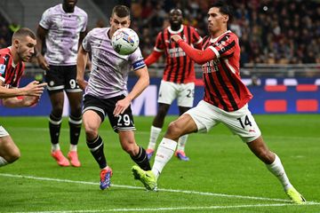 Diwarnai kartu merah yang diterima Tijjani Reijnders pada menit ke-30, AC Milan mampu mengunci kemenangan 1-0 atas Udinese pada pekan ke-8 Liga Italia 2024-2025, Sabtu (19/10/2024) malam WIB.