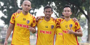 Trio PKNS FC, Mahali Jasuli (28), Khyril Muhymeen (14), dan Qayyum Marjoni (12) dalam sesi latihan t