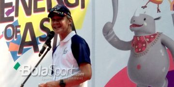 Gubernur Jawa Tengah, Ganjar Pranowo, memberi sambutan dalam acara Torch Relay (Kirab Api) Asian Gam