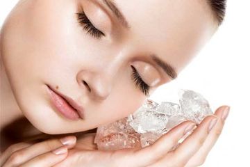 Cobalah Letakkan Es Batu Di Wajah Sebelum Tidur Manfaatnya Bukan Main Bagi Para Wanita Semua Halaman Sajian Sedap