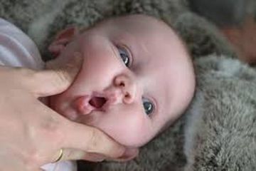 Hati-Hati, Sembarangan Mencubit Bayi Justru Bisa Berdampak Buruk!