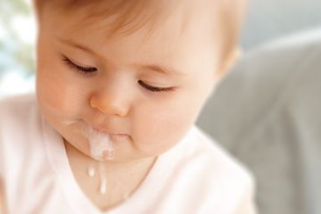 Membedakan Muntah dan Gumoh Pada Bayi Perlu Ekstra Hati-hati Dengan Alasan Ini