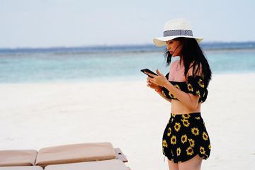Biduanita seksi dan sensual ini dua kali terinfeksi Covid-19.