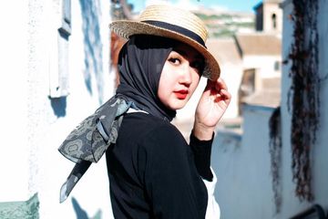 Gaya Foto Pakai Topi Kacamata - gaya foto