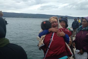 80+ Gambar Tenggelamnya Kapal Di Danau Toba HD 80+ Gambar Tenggelamnya Kapal Di Danau Toba HD