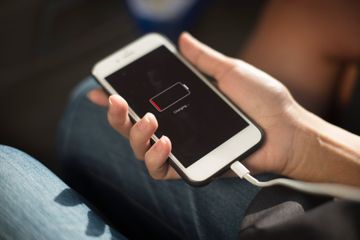 Mitos ini masih beredar terkait cara mengisi baterai elektronik