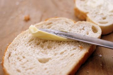 Bahaya mengonsumsi roti tawar dengan mentega