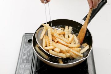 Risiko kesehatan di balik enaknya kentang goreng
