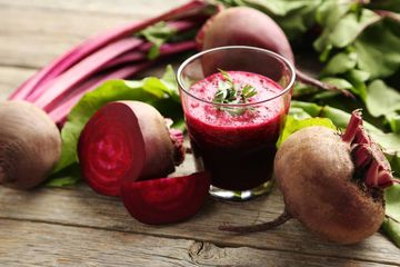 Jus buah bit punya manfaat sebagai obat kuat alami.