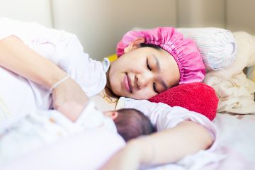 Bayi baru lahir tak perlu buru-buru dimandikan, lebih baik dilakukan bonding antara ibu dengan bayinya.