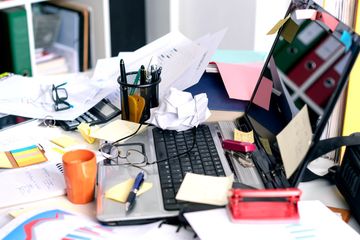 Terlihat Bersih Rupanya Deretan Benda Di Meja Kerja Ini Menyimpan