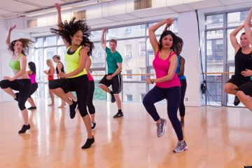 zumba banyak manfaatnya bagi kesehatan tubuh.