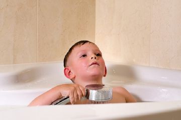 Anak biduran tidak boleh mandi, benarkah?