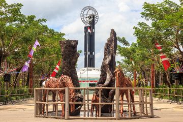 Tugu Khatulistiwa, Pontianak.