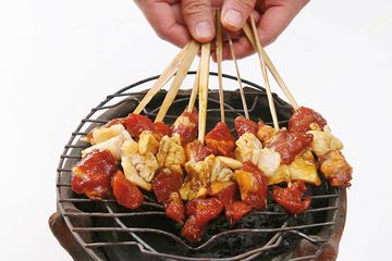 Setelah makan sate wajib makan mentimun