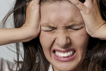 Sakit kepala ekstrem, salah satu gejala serangan stroke. 