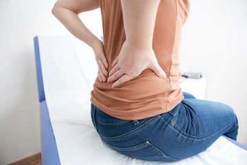sakit pinggang belakang bawah tanda hamil 16