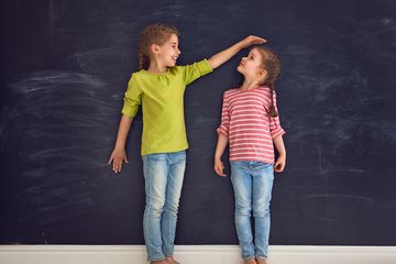 Tak hanya sebabkan tinggi badan rendah, stunting ternyata juga berdampak buruk bagi kesehatan anak.