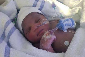 Bayi Perempuan Lucu Dan Menggemaskan Dibuang Di Taman Beruntung Seorang Wanita Segera Menemukannya Semua Halaman Suar