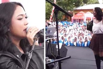 Marion Jola saat membuka jaket di depan anak SMA