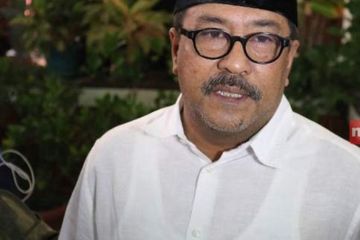 Rano Karno berhenti merokok karena gangguan kesehatan Bell's Palsy
