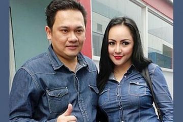 Dua Kali Nikah Siri Dengan Pengacara Kondang, Regina Mantan Istri Farhat Abbas Tampil Nyentrik Seperti Anak 17 Tahun