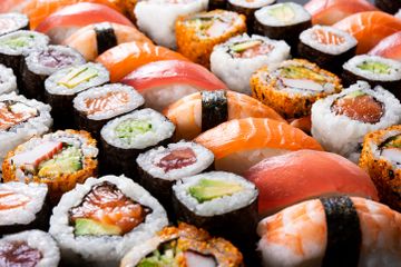 Belajar Masak Demi Reino Barack, Sushi Jadi Menu Buka Puasa Syahrini yang Bakal Makin Disayang Suami