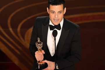 Rami Malek memenangkan piala Oscar 2019 berkat perjuannya memerankan Freddie Mercury dalam film Bohemian Rhapsody