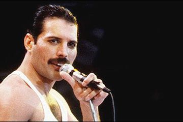 Freddie Mercury Penyanyi Legendaris Bersuara Ajaib, Apakah Benar Bentuk Gigi yang Memengaruhi Suaranya?
