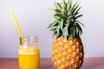 Resep nanas dicampur madu dan garam untuk redakan batuk yang membandel.