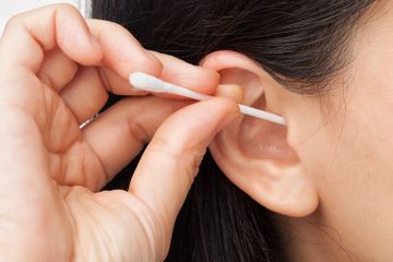 Stop, Membersihkan Telinga Dengan Cotton Bud Karena Risiko Ini