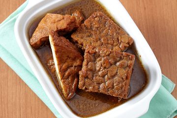 Sebuah penelitian membuktikan bahwa tahu dan tempe selain kaya protein juga rendah kolesterol.