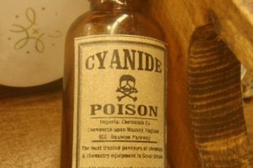 Beberapa jenis racun bisa jadi obat bila digunakan dengan ukuran yang tepat.