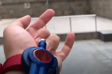 Cowok Ini Bikin Alat Canggih Yang Membuatnya Jadi Spider Man Di Dunia Nyata Hai