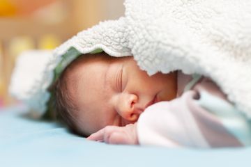 Ilustrasi bayi tidur tengkurap