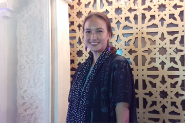 Tahu bahwa sedotan plastik menyumbang sampah dan sumber penyakit, Nadine Chandrawinata tolak menggunakan.