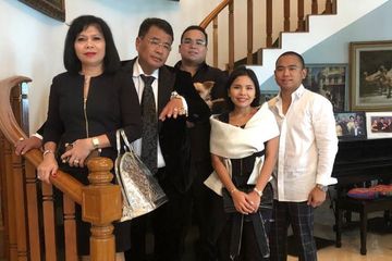 Hotman Paris Hutapea dan keluarga. 