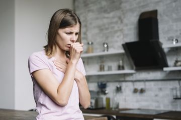 Batuk bukan penyakit. Kecap dan jeruk nipis bukan obat batuk, dan susu tidak sebabkan batuk.