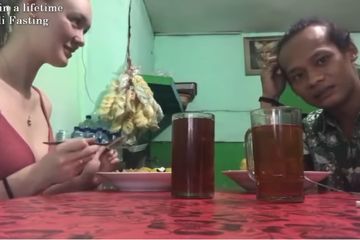 Puasa Pertama Polly Alexandria Istri Nur Khamid Sebagai Mualaf, Saat Sahur Makannya Banyak Ngalahin Suaminya 