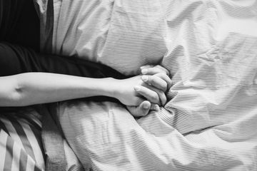 Wanita sulit orgasme saat bercinta.
